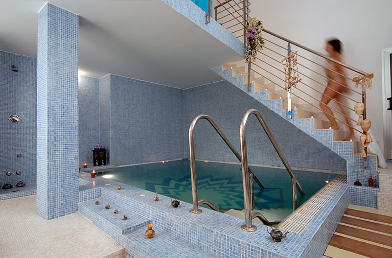 Piscine intérieure 1