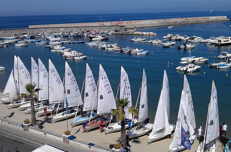 Die Segelschule in Ischia