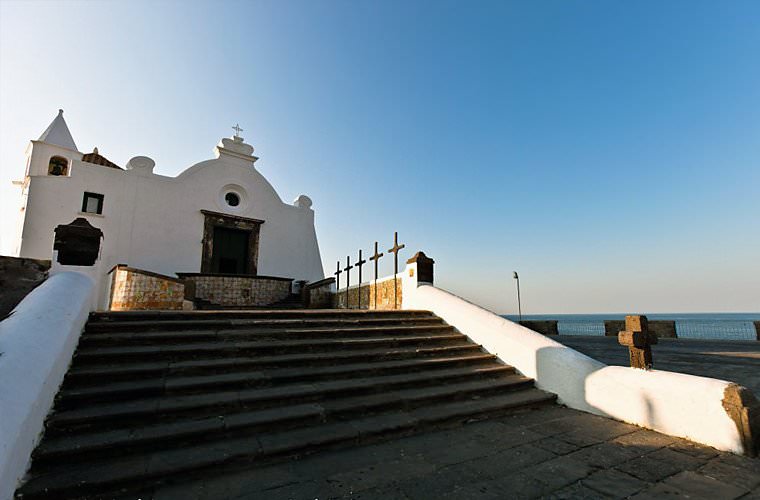 Il piazzale e la Chiesa del Soccorso
